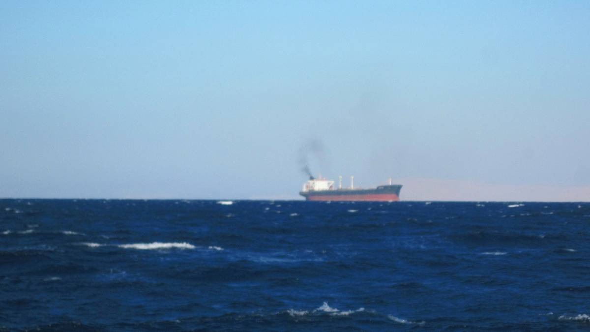 Secuestran en Mar Rojo barco de carga que llevaba mexicanos a bordo