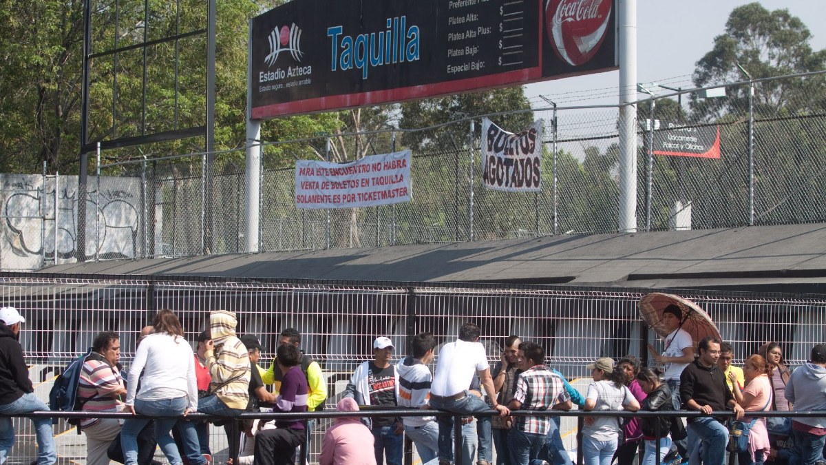 Caos en las taquillas del Estadio Azteca por venta de boletos para la final entre América y Tigres