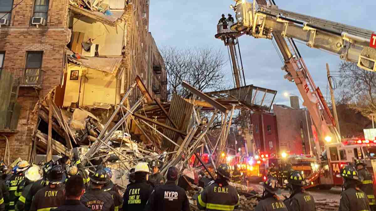 IMÁGENES: Se derrumba edificio de seis pisos en el Bronx, Nueva York