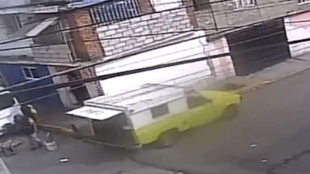 Video del impacto: momento exacto en que camión se mete a casa en Tultitlán