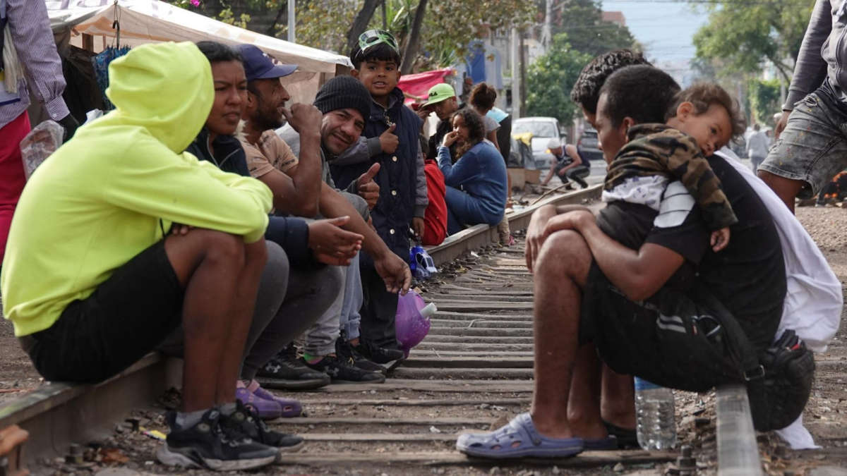 Sale de Tapachula, Chiapas, caravana con aproximadamente 7 mil migrantes