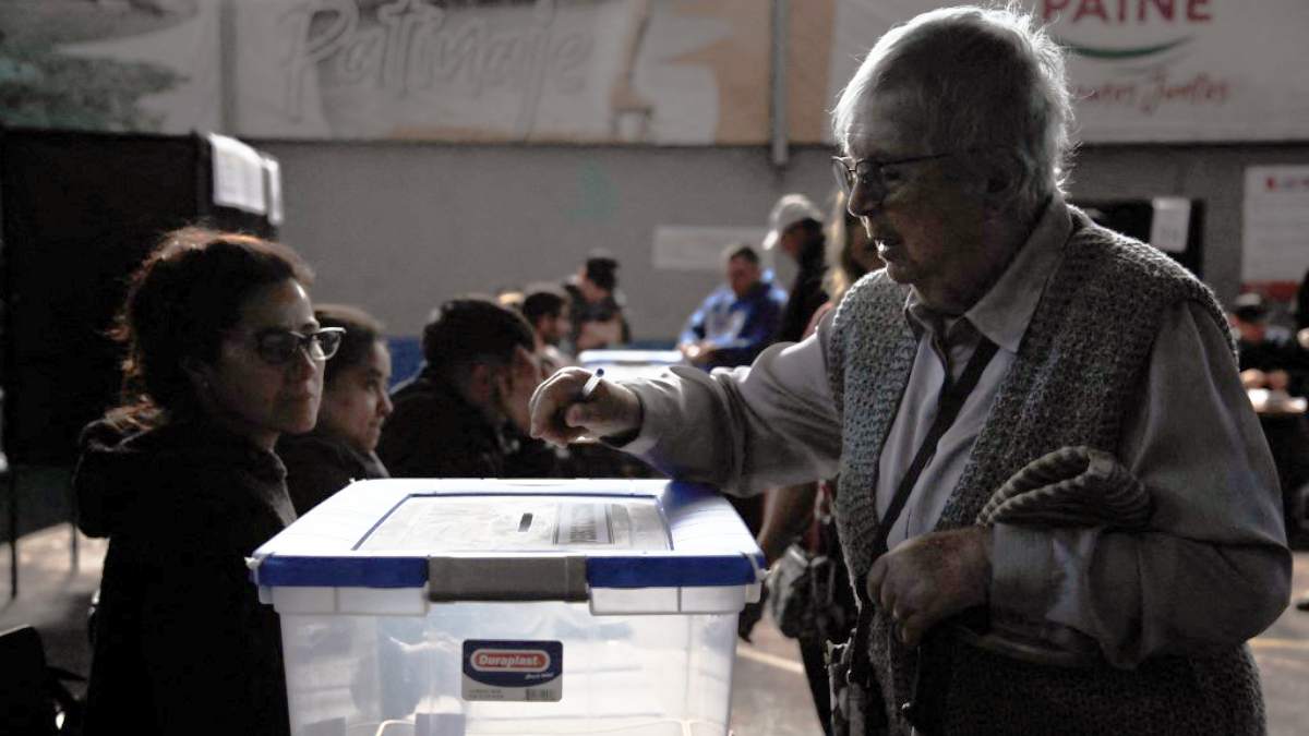 Chile empieza a votar: ¿Constitución de Pinochet o un texto más conservador?