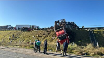 Circuito Exterior Mexiquense: choque entre 2 camiones deja 6 muertos