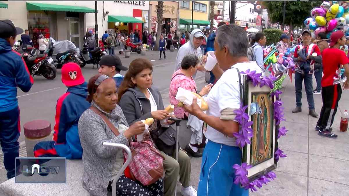 Se organizan y regalan comida a los peregrinos en la Basílica de Guadalupe