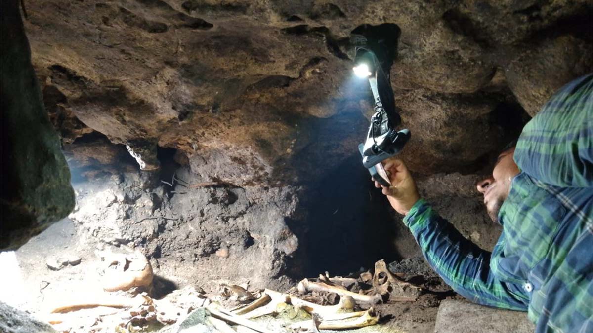 Encuentran zona de entierros humanos dentro de una cueva en Tulum, Quintana Roo