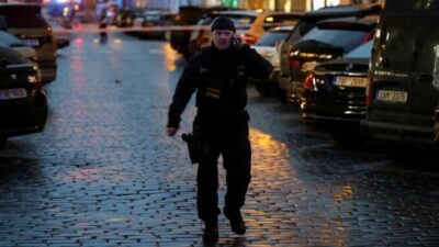 ¿Quién atacó a la Universidad de Praga y mató y lesionó a personas?