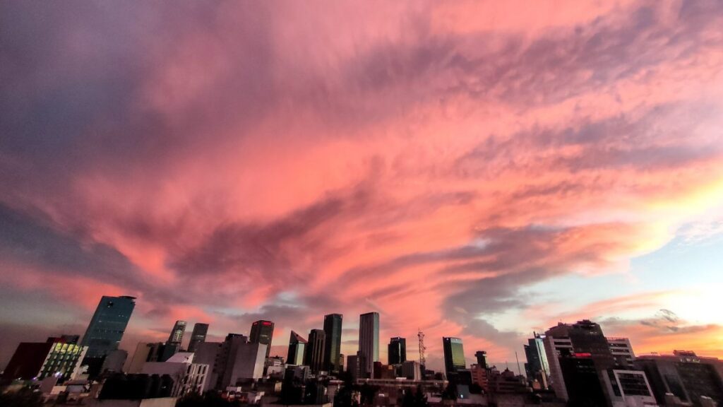 Panorámica con nubes de fondo en la CDMX