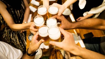 ¿Gastos de bebidas alcohólicas son deducibles de impuestos?