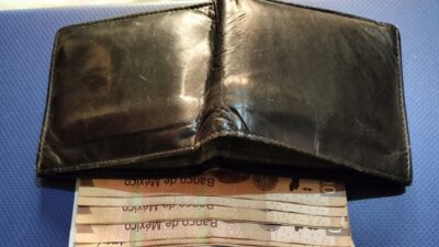 Hallan Cartera Con 10 Mil En Torreon Coahuila