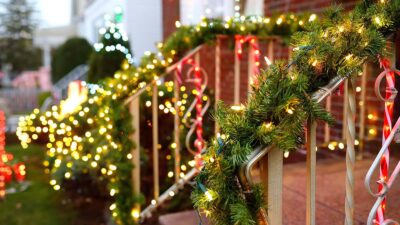 5 ideas para decorar las escaleras en navidad
