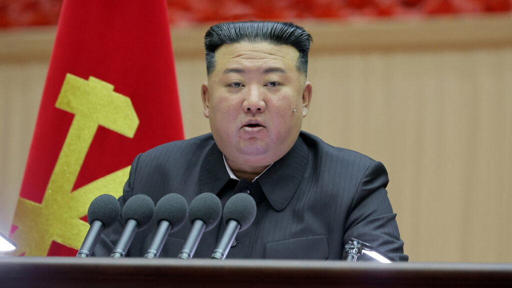 Kim Jong Un pide a mujeres tener más bebés