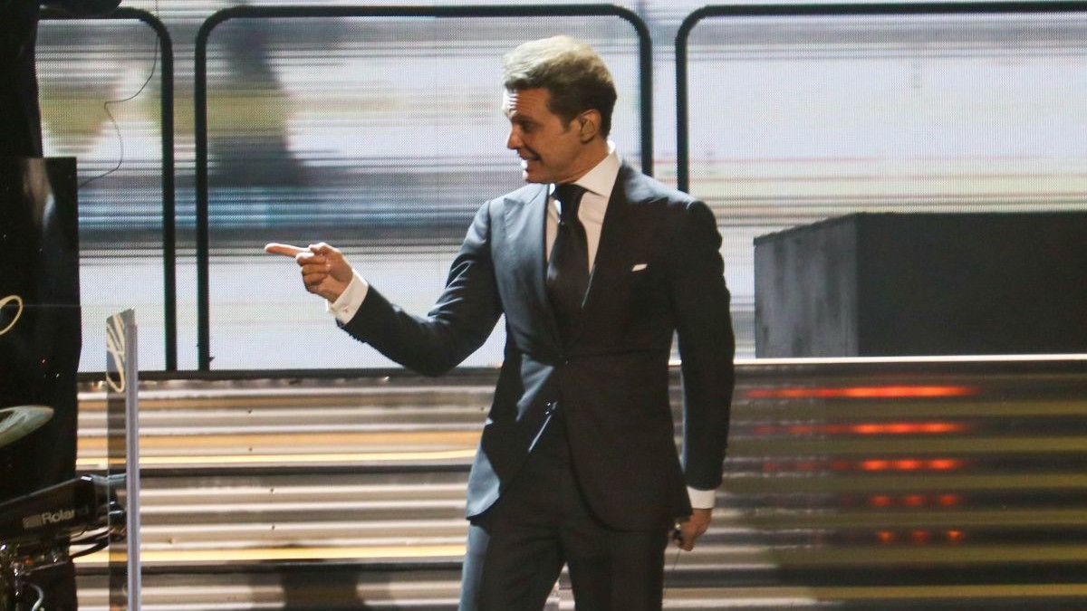 Luis Miguel hace homenaje a Cristiano Ronaldo en concierto con un ¡SIUUU!