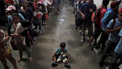 EU prohíbe separación de familias migrantes en la frontera con México durante 8 años