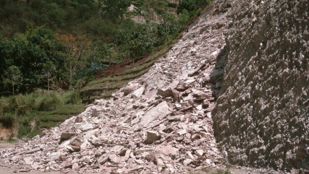 Derrumbe en cerro