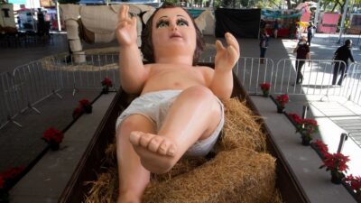 Niño Dios Gigante en un parque de Iztapalapa