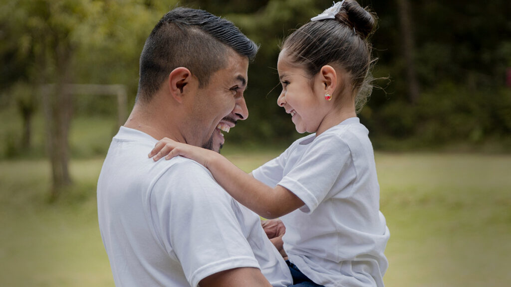 La iniciativa que busca ampliar la licencia por paternidad