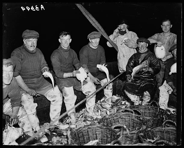 Foto pescadores con suéter Guernsey o Gansey, predecesores del Ugly Christmas Sweater