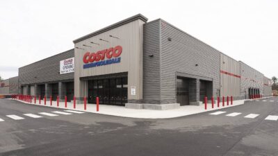 socios-del-cotsco-duermen-afuera-de-las-tiendas-para-comprar-pasteles