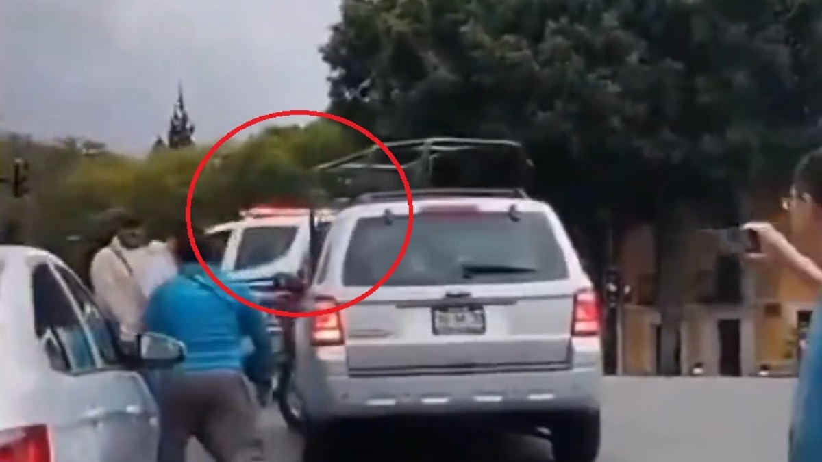 Video en Puebla: mujer ebria atropella a persona e intenta huir