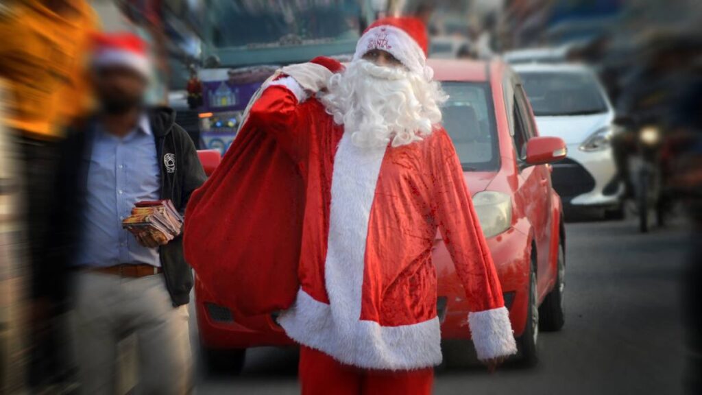 Santa Claus detiene a delincuentes en Perú