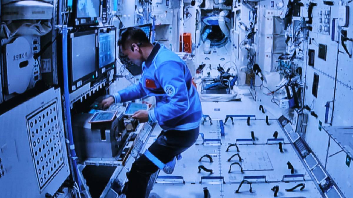 Tripulación de la Shenzhou-17 realizó primera caminata espacial y actividades extravehiculares