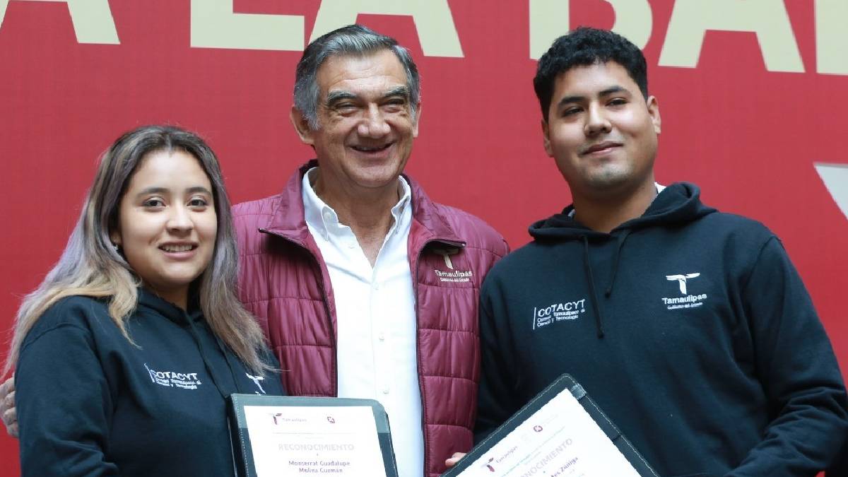 Gobernador de Tamaulipas entrega 117 mdp en becas y reconoce a alumnos destacados