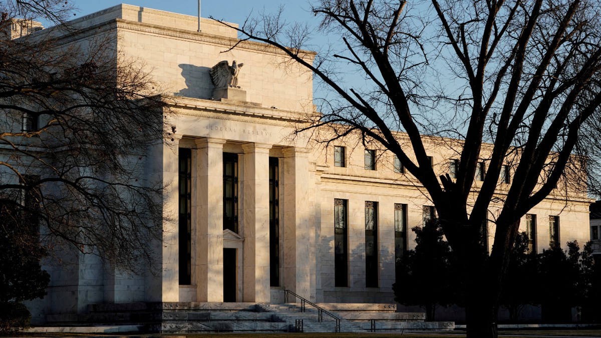Alcanzó pico más alto y busca reducirla para 2024: Fed deja sin cambios tasa de interés en Estados Unidos