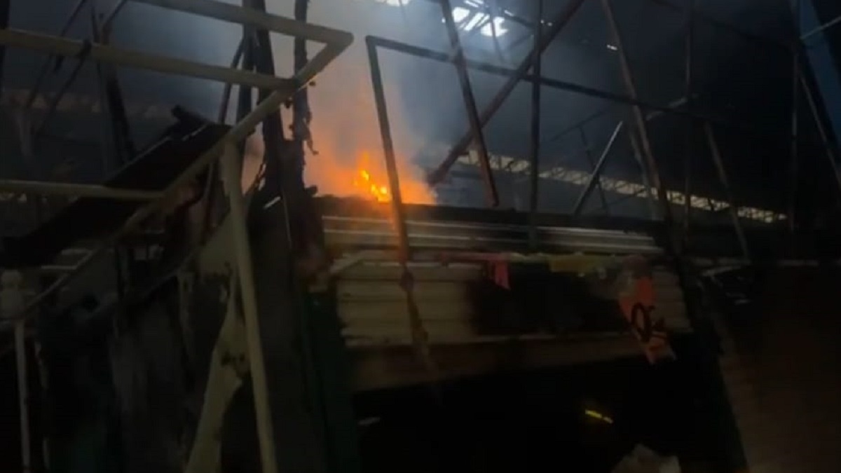 Incendio consume 10 locales del “Mercado 12 de Mayo” en Apizaco, Tlaxcala
