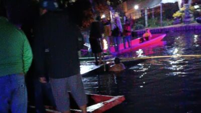 Hombre en el agua tras choque de trajineras en Xochimilco