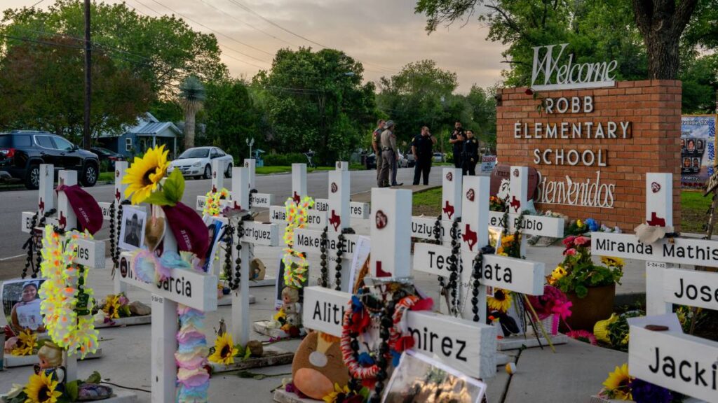 Policía de Texas tuvo "fallos críticos" en respuesta a masacre escolar