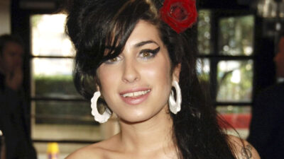 Amy Winehouse delineado paso a paso