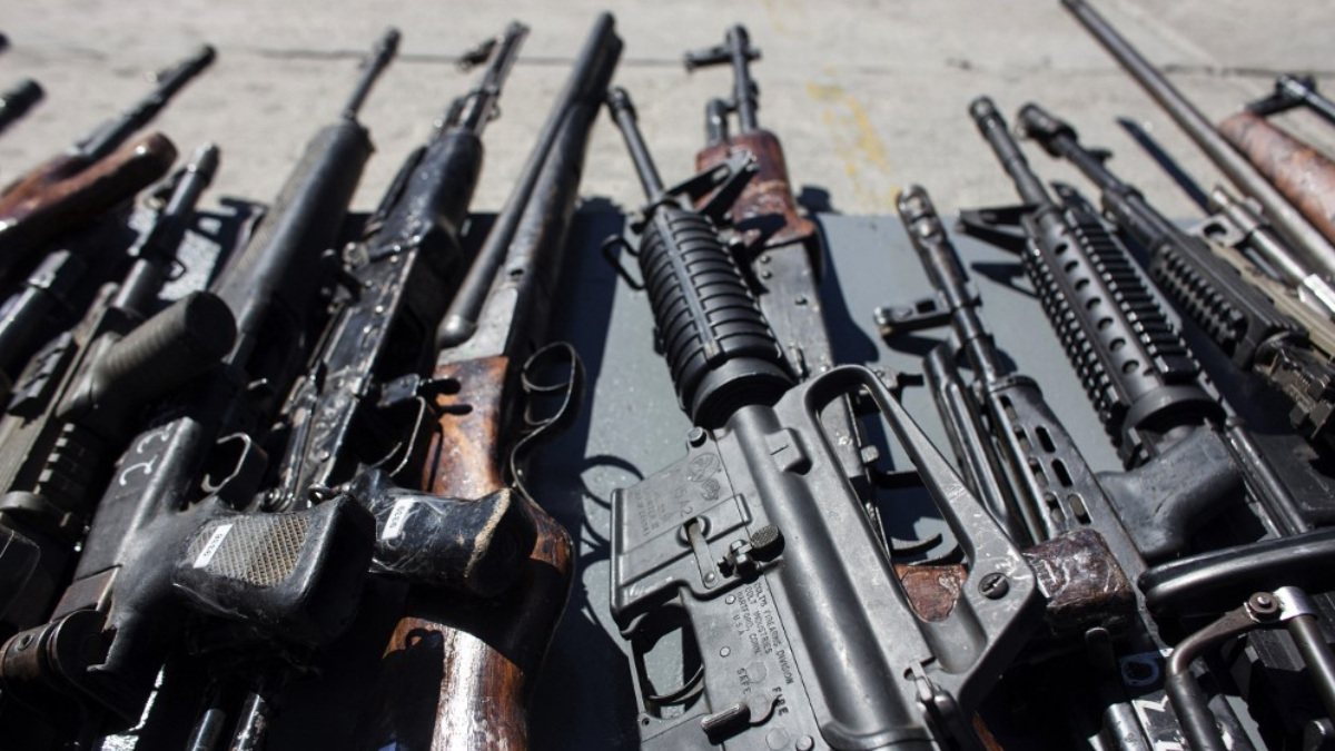 Corte de EU falla a favor de México en demanda contra empresas fabricantes de armas