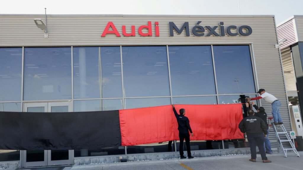 Audi: Estalla huelga en planta de Puebla por alza salarial