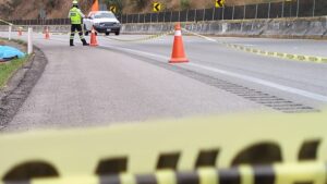 Confunde a joven con esquizofrenia con asaltante y se lo lleva en el cofre en autopista de Veracruz