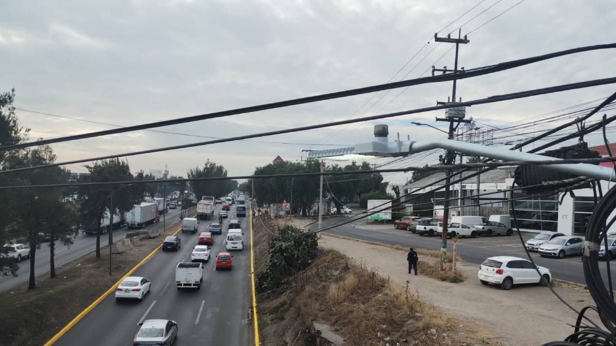 Transportistas bloquean la Autopista México-Querétaro por asesinato de operador; se dirigen a la CDMX