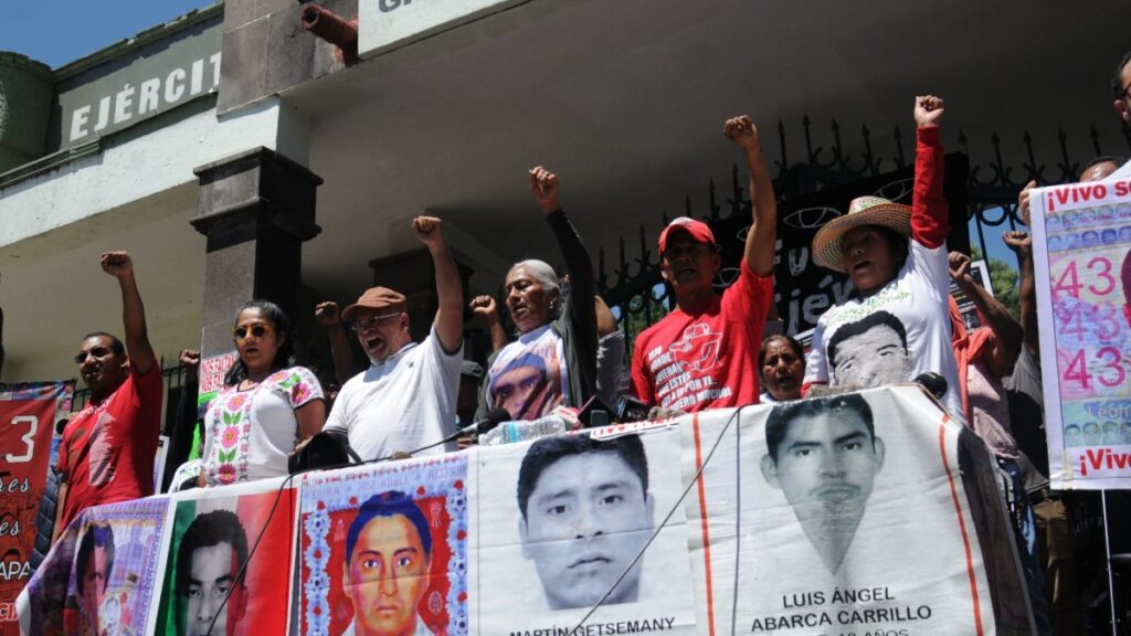 Caso Ayotzinapa: Liberan a 8 militares acusados de desaparición forzada