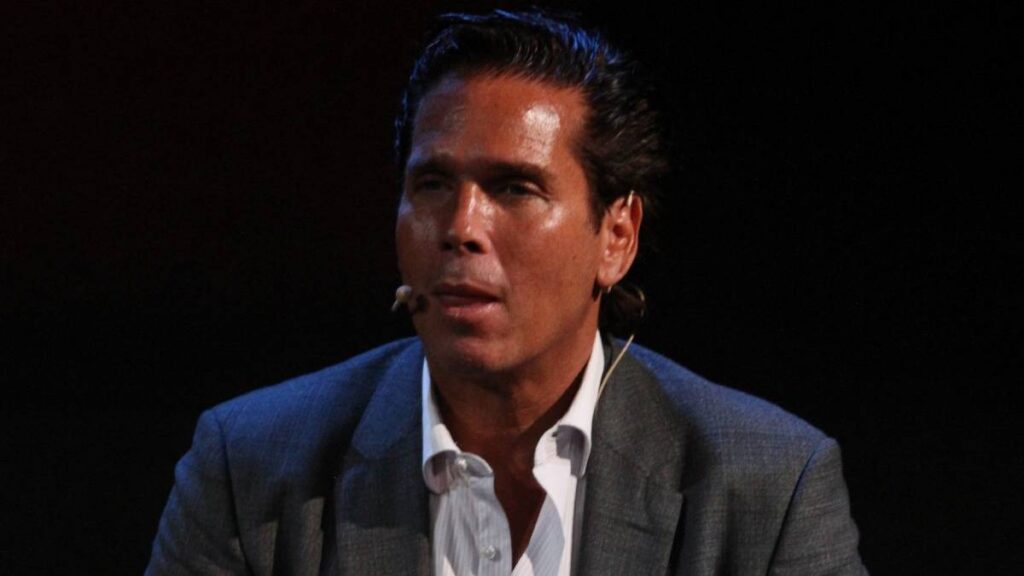 Roberto Palazuelos revela, entre lágrimas, últimos momentos de su padre