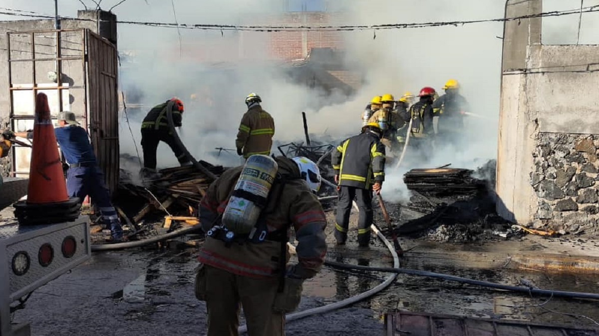 Videos del incendio en bodega que dejó 2 muertos en Cuernavaca