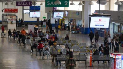 Edomex: Detienen a 50 por extorsión en la Terminal de Toluca