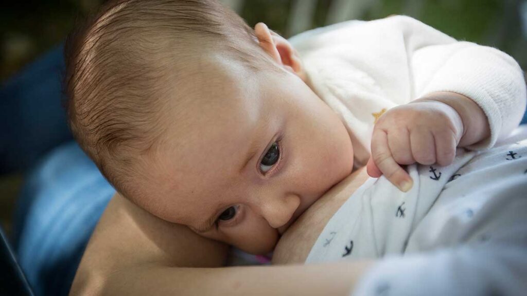 Tienes derecho a un tiempo de lactancia. Foto: AFP