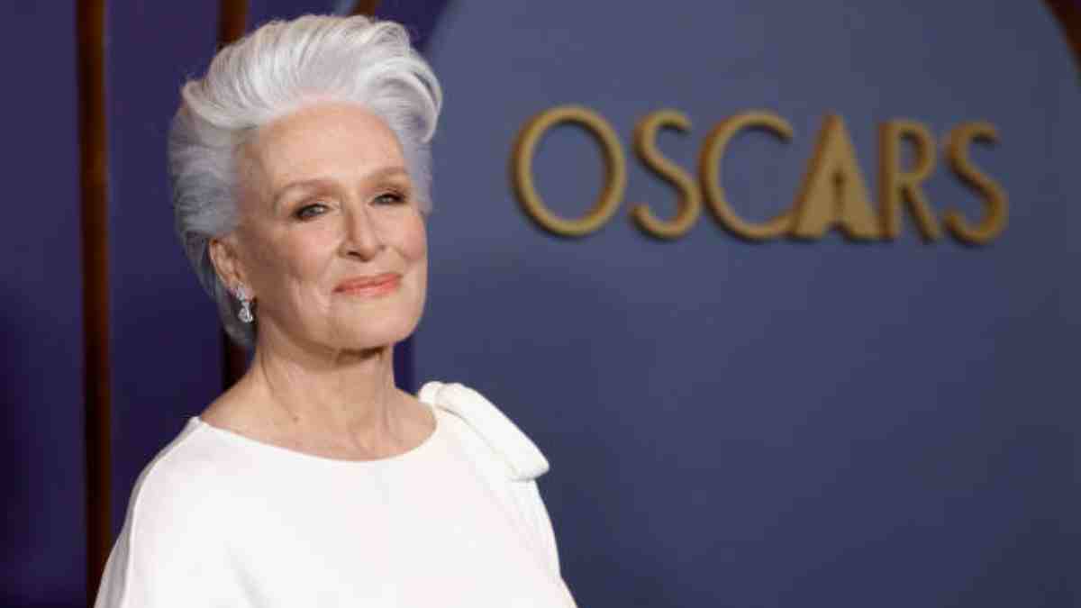 ¡La moda no tienen edad! Glenn Close deslumbra con vestido blanco a sus 76 años en los Governors Awards
