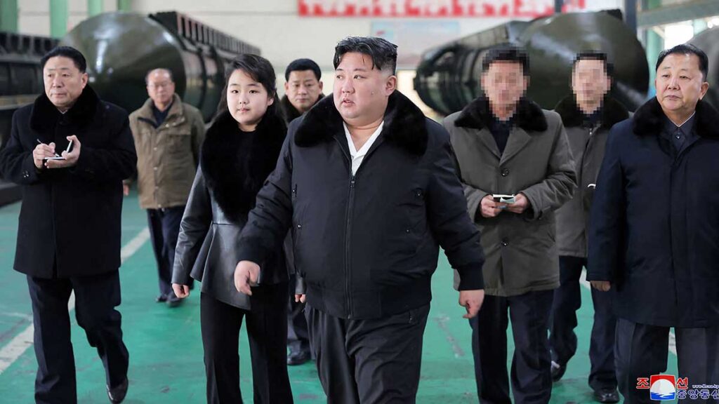 Kim Jong Un pide aumentar producción de lanzadores de misiles en Corea del Norte