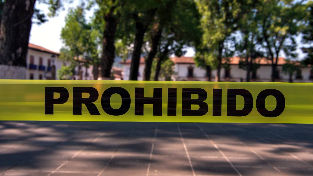 Localizan 9 cuerpos al interior de 2 vehículos en San Juan del Río, Querétaro