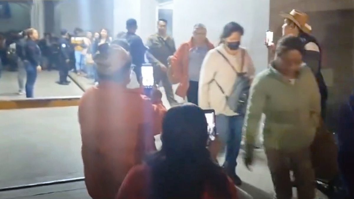 Habitantes de Santa María Coyotepec liberan a personal retenido en cuartel de Secretaría de Seguridad en Oaxaca