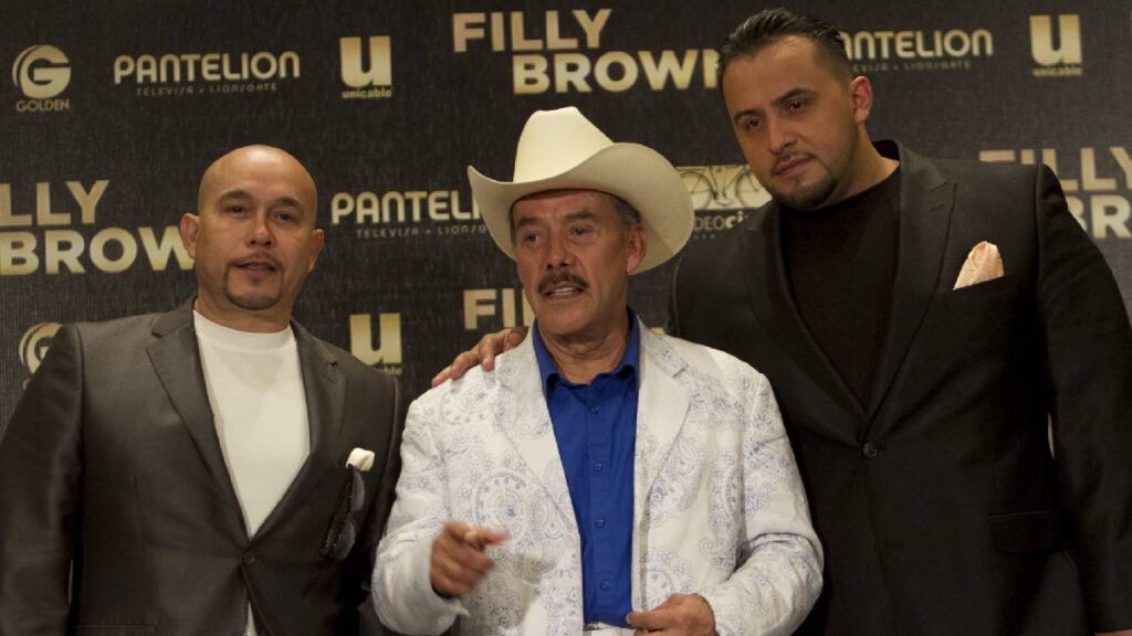 don-pedro-rivera-el-papa-de-jenni-rivera-es-captado-vendiendo-cafe-en-la-calle