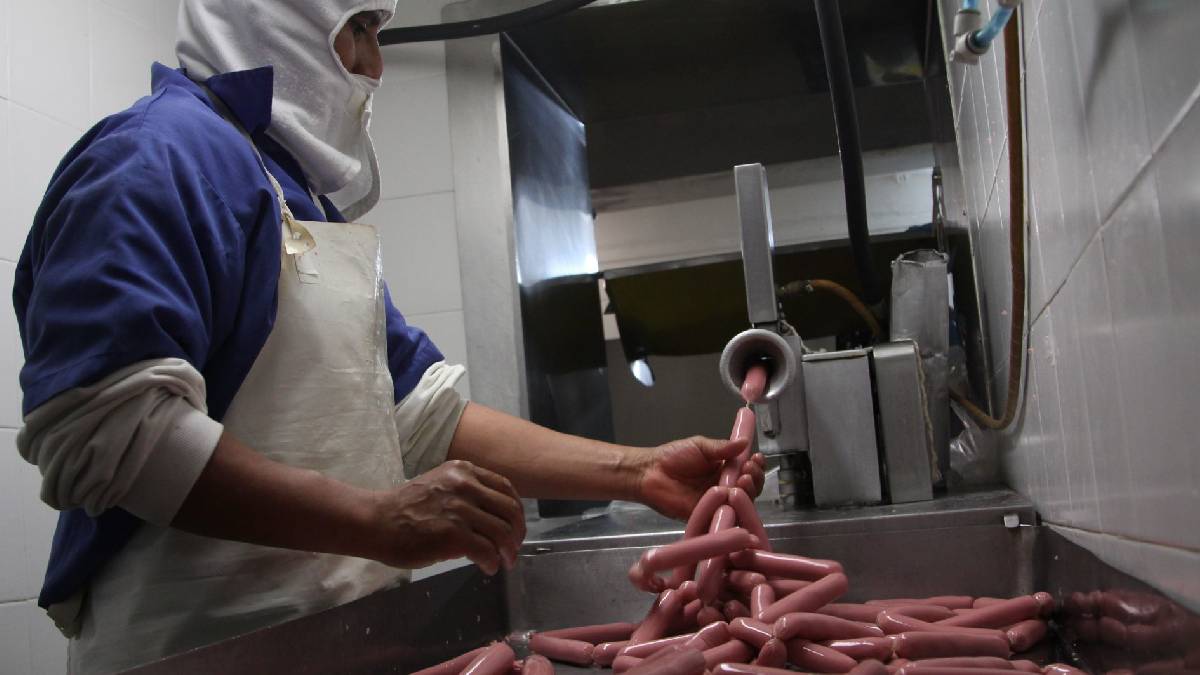 ¿Consumir carne procesada aumenta el riesgo de padecer cáncer colorrectal?