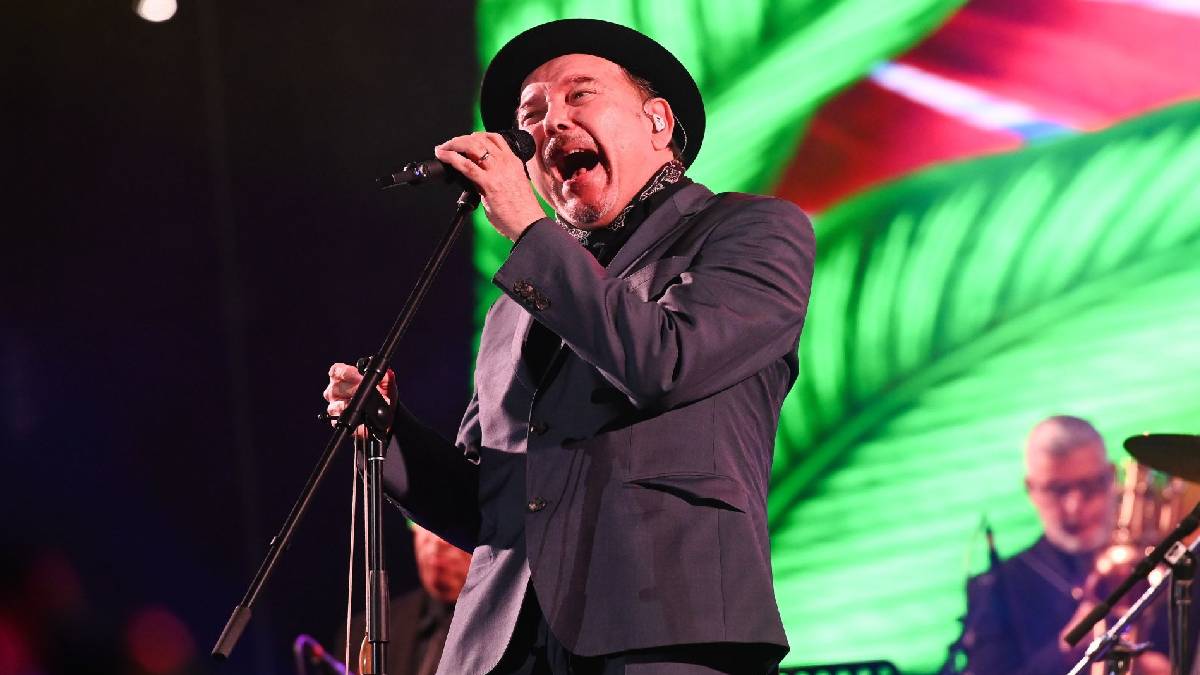 Rubén Blades saca chispas en Paseo de la Reforma; anima la llegada de 2024 con su salsa en CDMX
