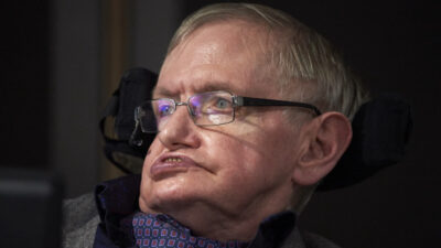 Conoce a Stephen Hawking, el científico cuyo nombre salió a la luz por la polémica de Jeffrey Epstein