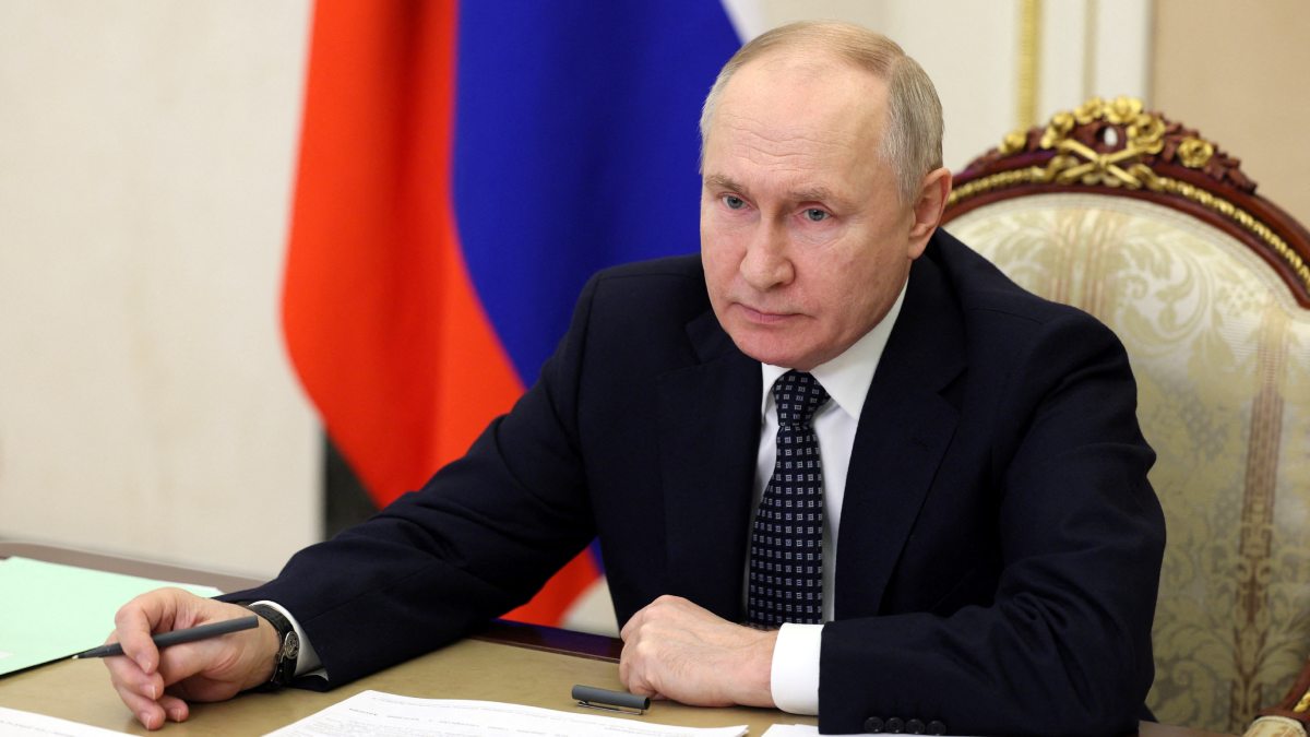 Chapuzón congelado: Vladimir Putin se sumerge en agua helada