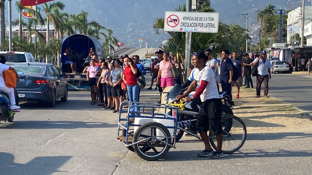 Tardan hasta dos horas: Acapulco reporta, nuevamente, poco transporte público
